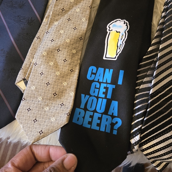 Assorted Men's Ties Collection - Picture 4 of 9